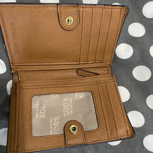 100% Authentic Michael Kors women’s wallet - Picture 2 of 10